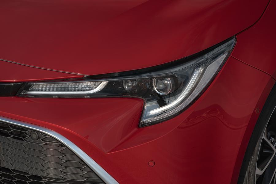 Детали интерьера Toyota Corolla Hybrid 2018 года  (WW) (фото 33 из 61)